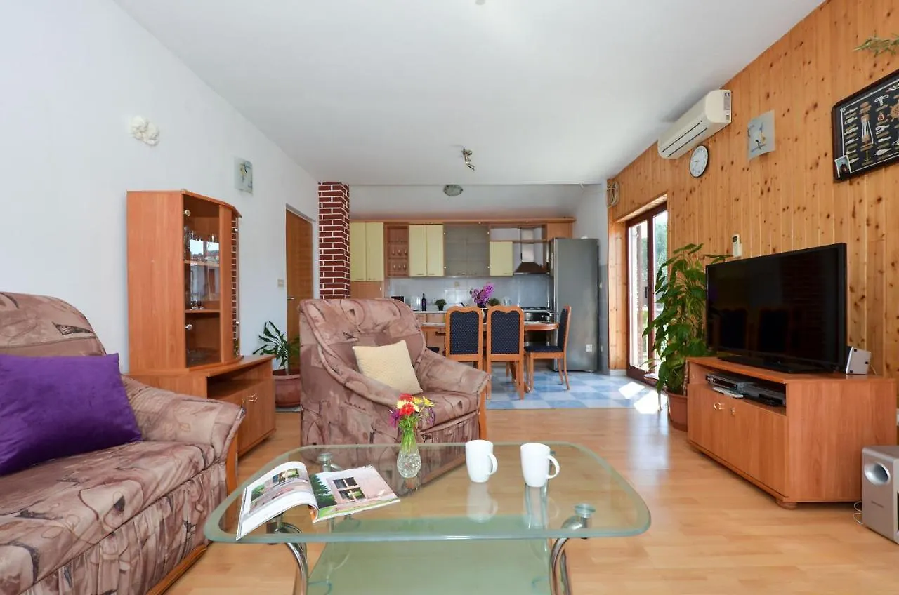 Apartments Pitesa 트로기르