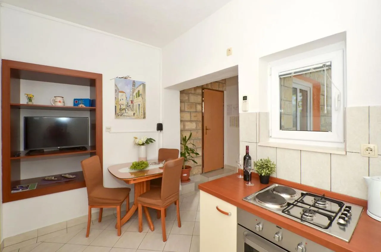 Apartments Pitesa 트로기르 0*,  크로아티아