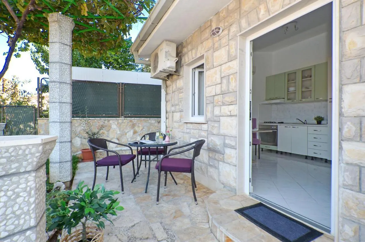 Apartments Pitesa Trogir 0*,  Kroatië