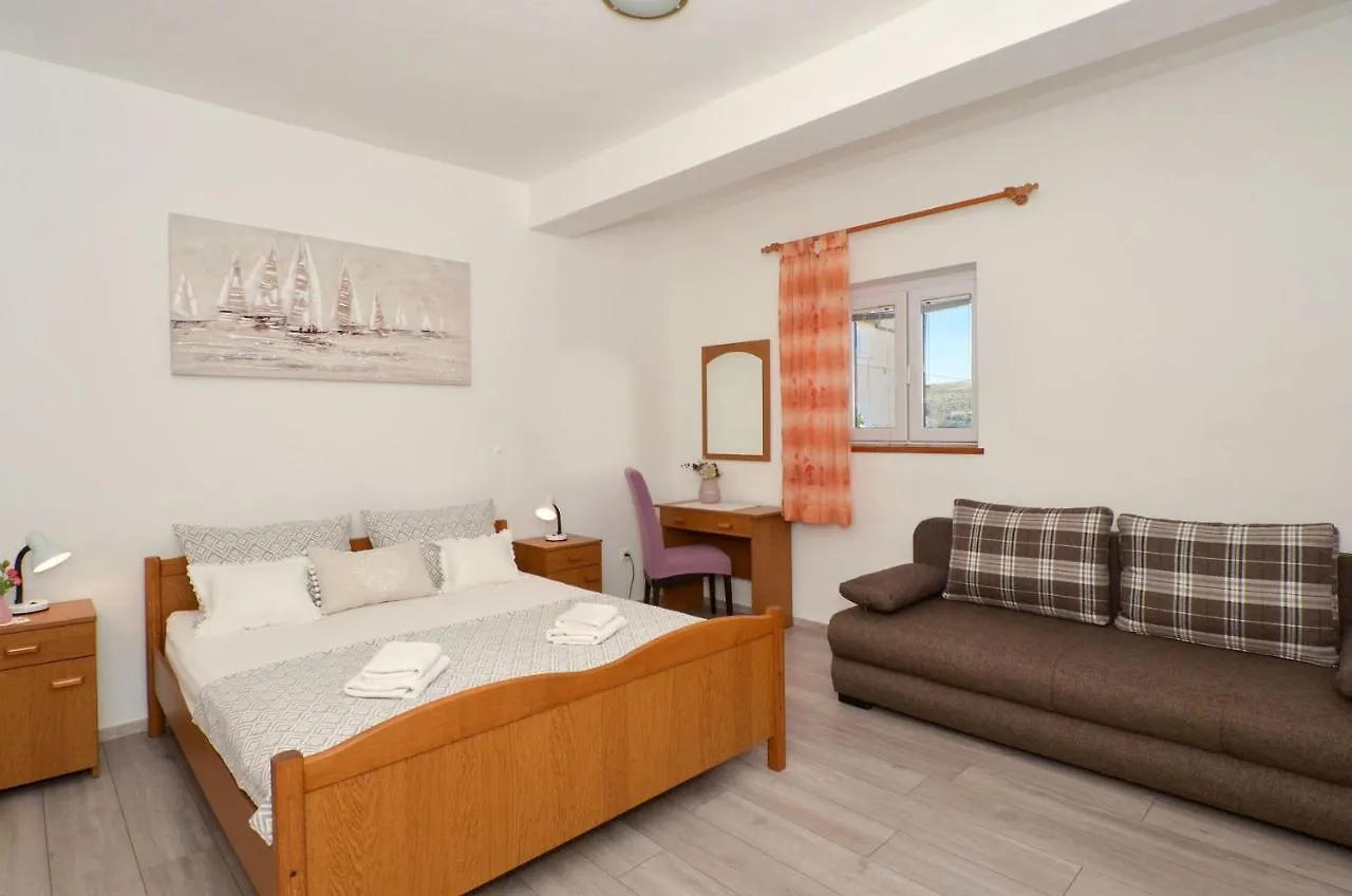 Apartments Pitesa Trogir Kroatië