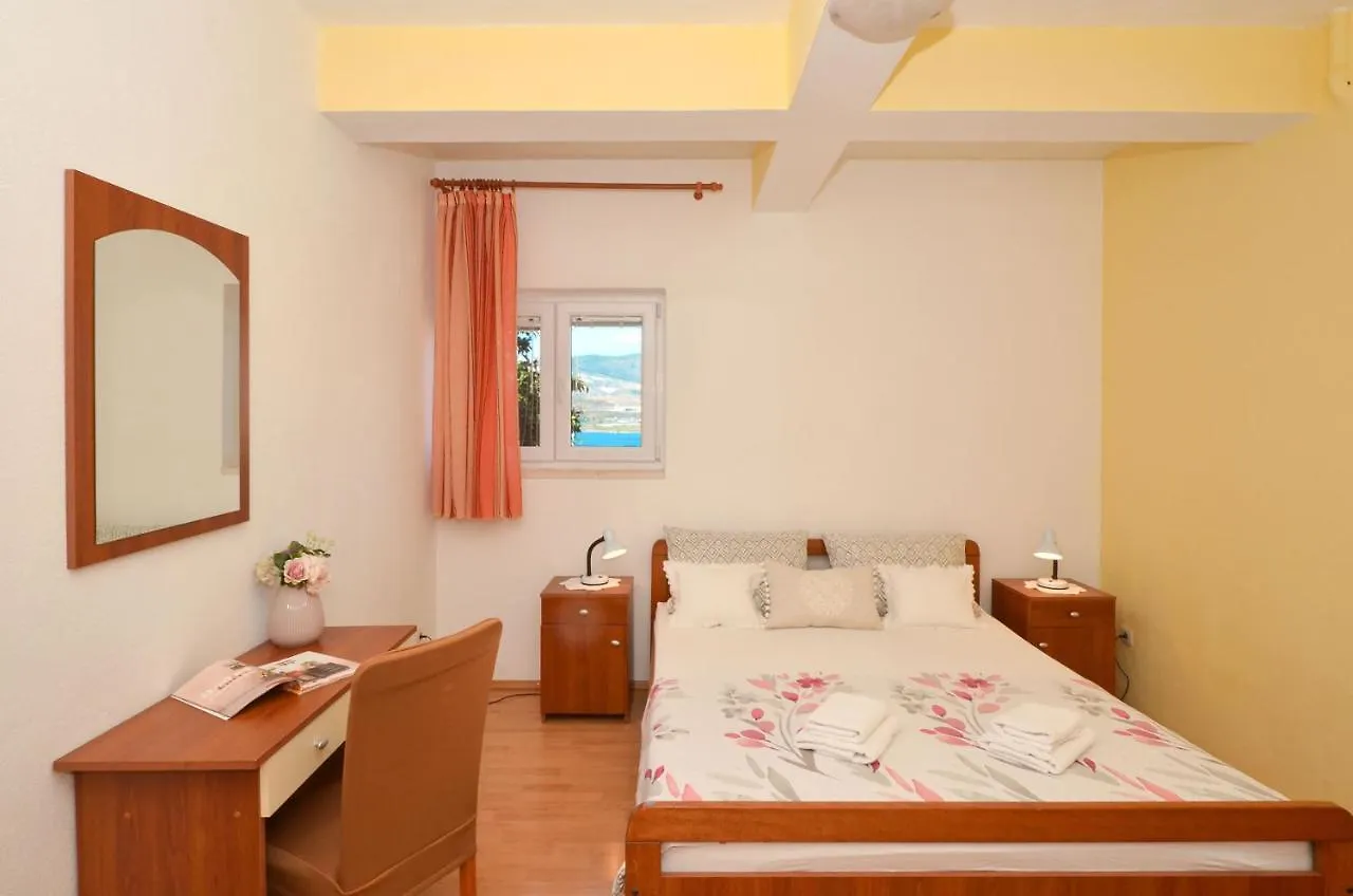 Apartments Pitesa Trogir 0*,  Kroatië
