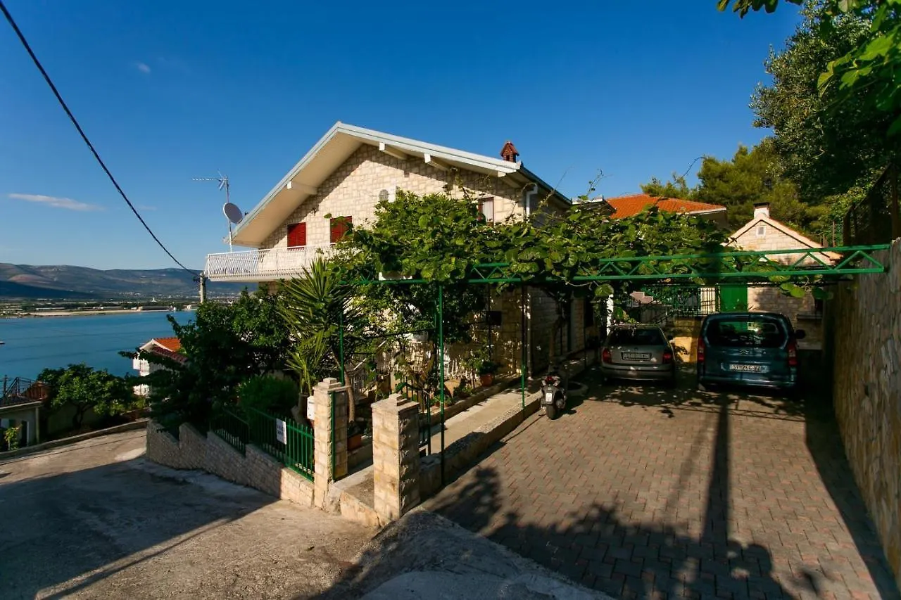 Apartments Pitesa Trogir 0*,  Kroatië